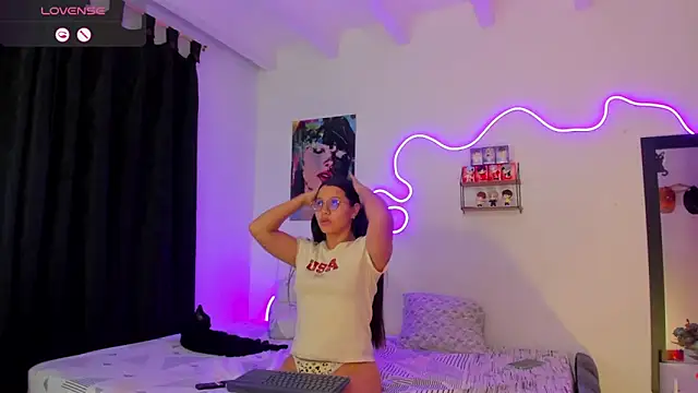 Dilan and Mia online show from 09/20/25, 12:00