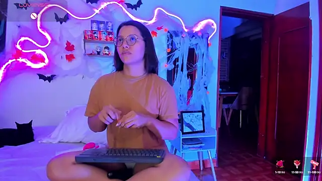 Dilan and Mia online show from 10/13/25, 08:14