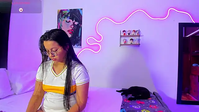 Dilan and Mia online show from 11/19/25, 02:33