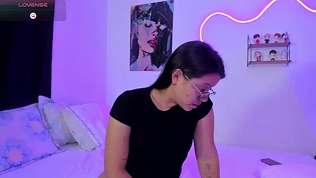 Dilan and Mia online show from 11/21/25, 01:04