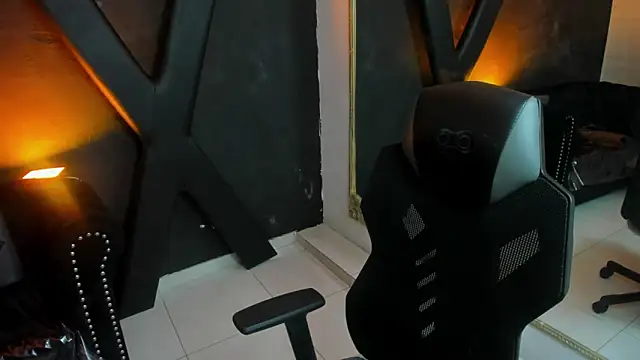 Snapshot of Maxxxine1 chatting on 09/27/25, 10:15 Maxxxine1 online show from 09/27/25, 10:15