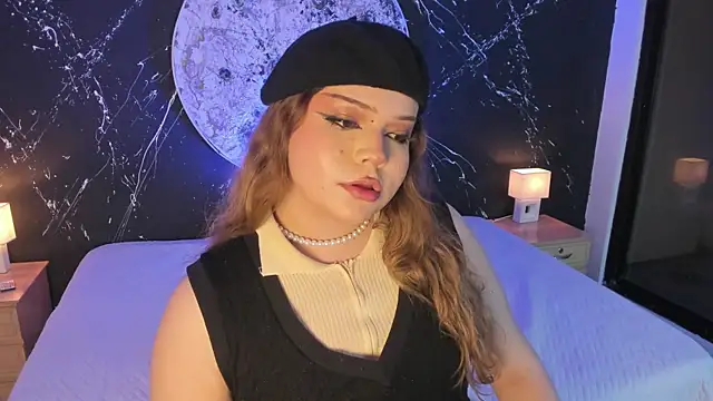 Snapshot of Maxxxine1 chatting on 10/04/25, 04:21 Maxxxine1 online show from 10/04/25, 04:21