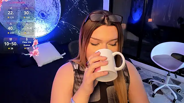 Snapshot of Maxxxine1 chatting on 10/07/25, 01:36 Maxxxine1 online show from 10/07/25, 01:36