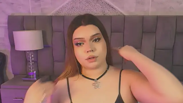 Snapshot of Maxxxine1 chatting on 11/25/25, 06:24 Maxxxine1 online show from 11/25/25, 06:24