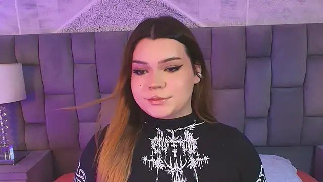 Snapshot of Maxxxine1 chatting on 12/04/25, 10:07 Maxxxine1 online show from 12/04/25, 10:07