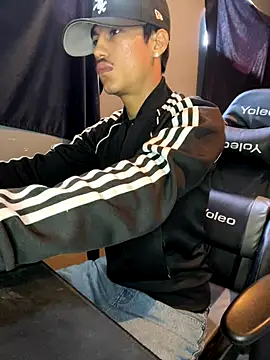 Snapshot of Osmarcito21 chatting on 10/16/25, 05:03 Osmarcito21 online show from 10/16/25, 05:03