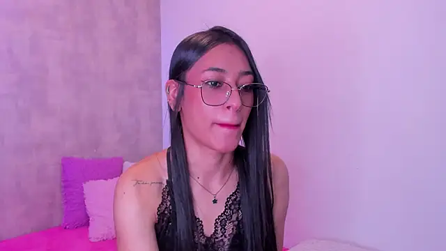 Snapshot of Becky_G chatting on 10/06/25, 02:31 Becky G online show from 10/06/25, 02:31