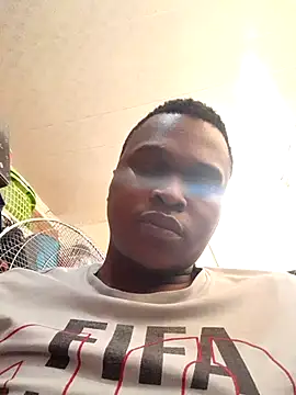 Moet Chandon online show from 09/25/25, 02:10