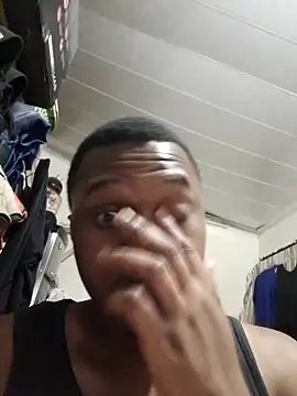 Moet Chandon online show from 10/05/25, 04:16