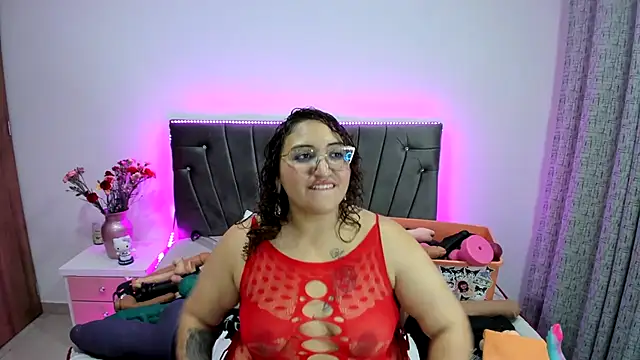 Snapshot of charlloteevans_X chatting on 11/11/25, 06:19 charlloteevans X online show from 11/11/25, 06:19