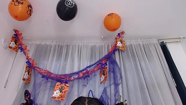 malejahotcs01 online show from 10/15/25, 11:54