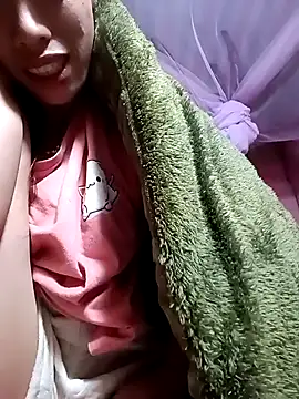 Snapshot of optra34 chatting on 12/14/25, 02:11 optra34 online show from 12/14/25, 02:11