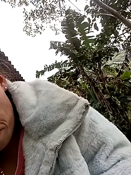 Snapshot of optra34 chatting on 12/15/25, 02:16 optra34 online show from 12/15/25, 02:16