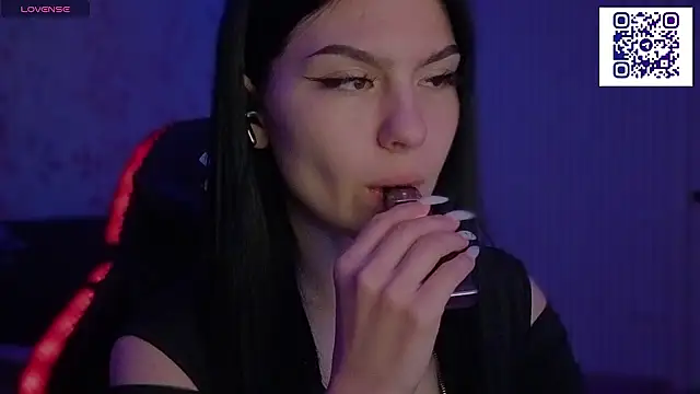 Snapshot of kara_liffe chatting on 05/19/26, 01:56 kara liffe online show from 05/19/26, 01:56