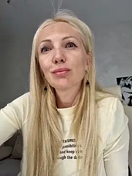 Snapshot of Monna chatting on 02/22/25, 02:19 Monna online show from 02/22/25, 02:19
