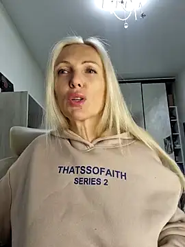 Snapshot of Monna chatting on 11/01/25, 06:21 Monna online show from 11/01/25, 06:21