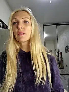 Snapshot of Monna chatting on 11/11/25, 02:50 Monna online show from 11/11/25, 02:50