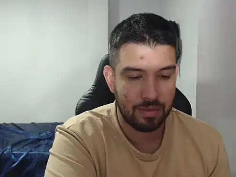 Snapshot of Axel11113 chatting on 09/22/25, 07:10 Axel11113 online show from 09/22/25, 07:10