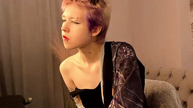 Snapshot of CarolineRichter chatting on 10/18/25, 03:20 CarolineRichter online show from 10/18/25, 03:20