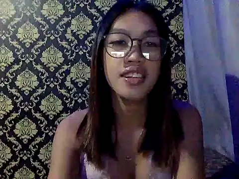 Snapshot of your_wifey chatting on 10/02/25, 10:22 your wifey online show from 10/02/25, 10:22
