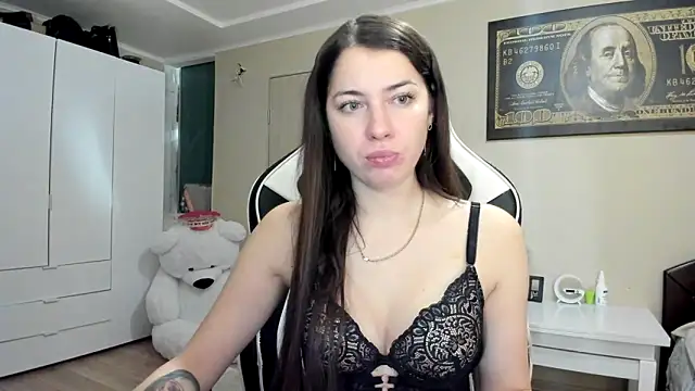 Snapshot of EmiLovsi chatting on 10/10/25, 04:50 EmiLovsi online show from 10/10/25, 04:50