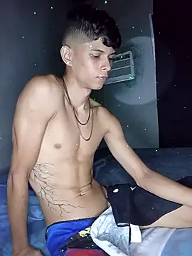 Snapshot of God_Eros_23cm chatting on 10/31/25, 04:24 God Eros 23cm online show from 10/31/25, 04:24