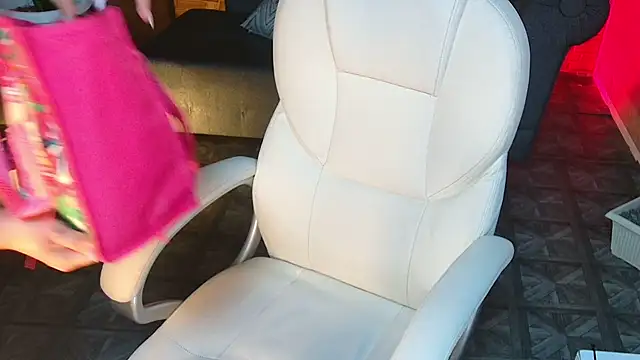 megann hill  online show from 10/09/25, 12:14