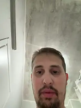 Snapshot of Cazzo1921 chatting on 05/06/26, 08:47 Cazzo1921 online show from 05/06/26, 08:47