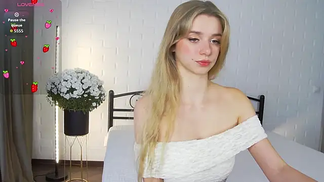 KelsiWest online show from 10/30/25, 02:18