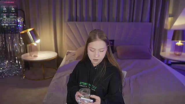 Esmie Smile online show from 11/25/25, 07:25