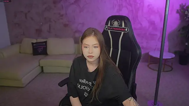 Esmie Smile online show from 05/25/26, 12:27