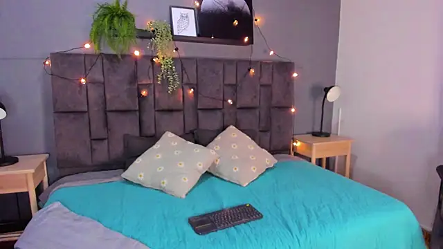 Snapshot of RiriiBrunette__ chatting on 11/13/25, 07:57 RiriiBrunette online show from 11/13/25, 07:57