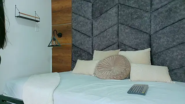 Snapshot of RiriiBrunette__ chatting on 12/03/25, 07:56 RiriiBrunette online show from 12/03/25, 07:56