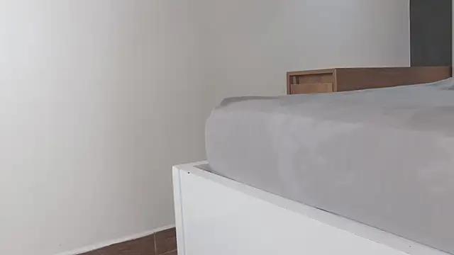 Snapshot of RiriiBrunette__ chatting on 12/15/25, 09:19 RiriiBrunette online show from 12/15/25, 09:19