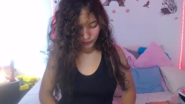 Snapshot of mia_blue01 chatting on 09/28/25, 04:23 mia blue01 online show from 09/28/25, 04:23