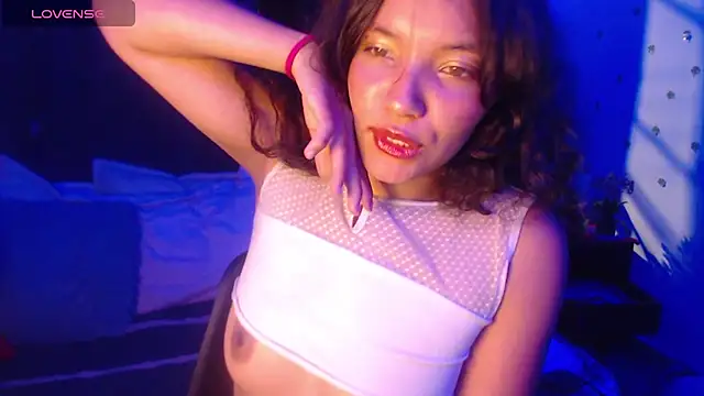 Snapshot of mia_blue01 chatting on 11/04/25, 12:54 mia blue01 online show from 11/04/25, 12:54