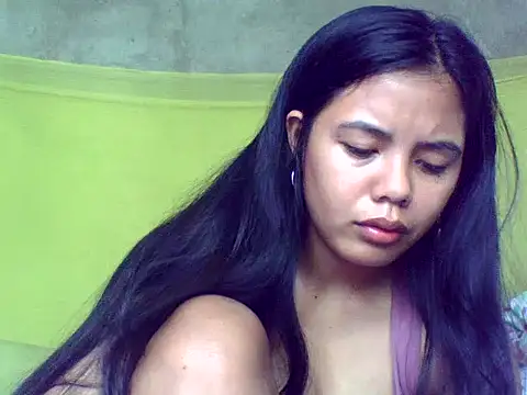 Snapshot of sweet_heaven00 chatting on 10/17/25, 01:53 sweet heaven00 online show from 10/17/25, 01:53