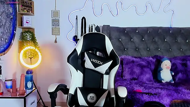 Katherine Rose online show from 11/11/25, 11:05