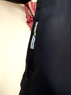 Snapshot of RAYI_Queen_4 chatting on 11/29/25, 03:20 RAYI Queen 4 online show from 11/29/25, 03:20