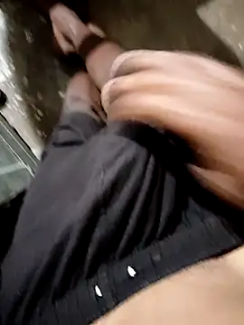 Snapshot of RAYI_Queen_4 chatting on 11/29/25, 03:59 RAYI Queen 4 online show from 11/29/25, 03:59