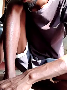 Snapshot of RAYI_Queen_4 chatting on 12/02/25, 05:46 RAYI Queen 4 online show from 12/02/25, 05:46