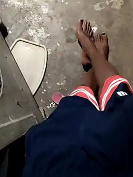 Snapshot of RAYI_Queen_4 chatting on 12/03/25, 01:53 RAYI Queen 4 online show from 12/03/25, 01:53