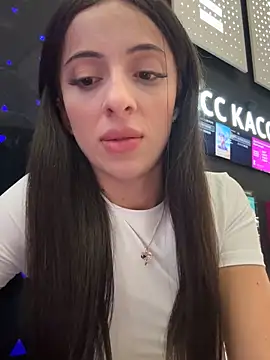 Yesmoree online show from 09/08/25, 02:16