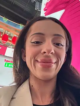 Yesmoree online show from 09/13/25, 10:26