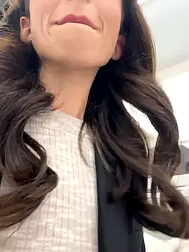 Yesmoree online show from 09/19/25, 09:32