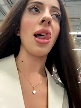 Yesmoree online show from 09/21/25, 01:57