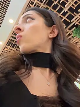 Yesmoree online show from 10/04/25, 12:47