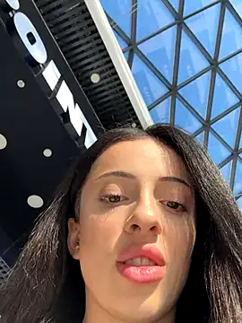 Yesmoree online show from 10/10/25, 11:20