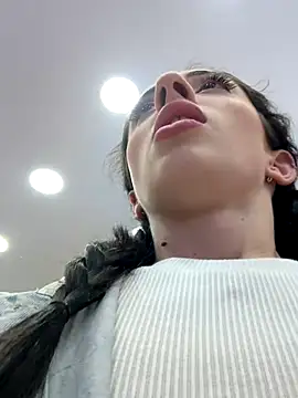 Yesmoree online show from 10/27/25, 12:20