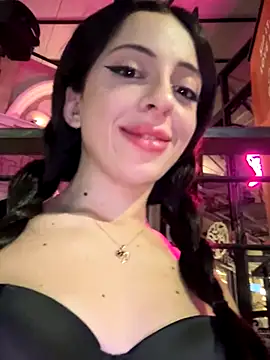 Yesmoree online show from 10/31/25, 03:13